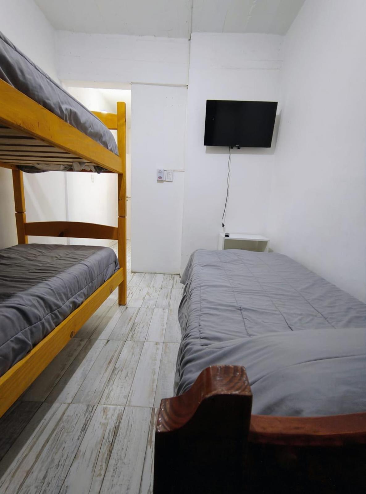 El Faro Hostel بويرتو مادرين المظهر الخارجي الصورة